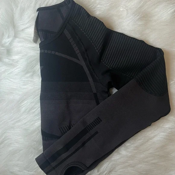Gymshark Compression Crop Top Black Size Small - Picture 8 of 8